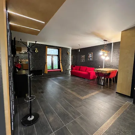 Darkhouse Karmin Apartament